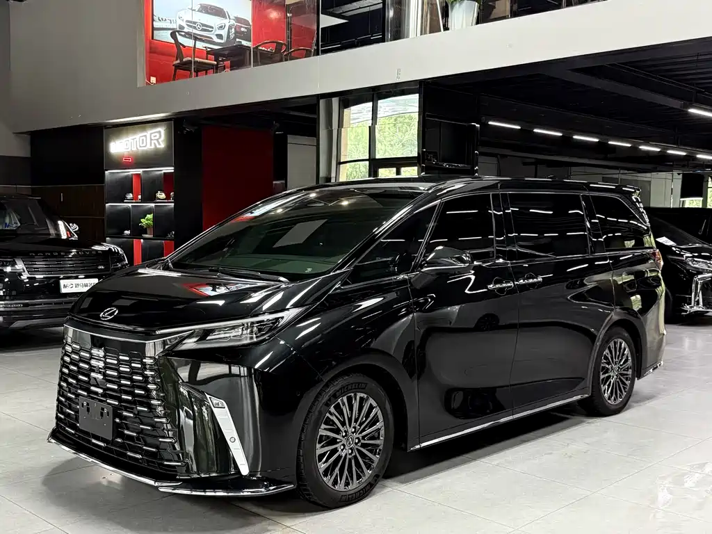 Lexus LM 2023 350h 7-Seat Junya Edition
