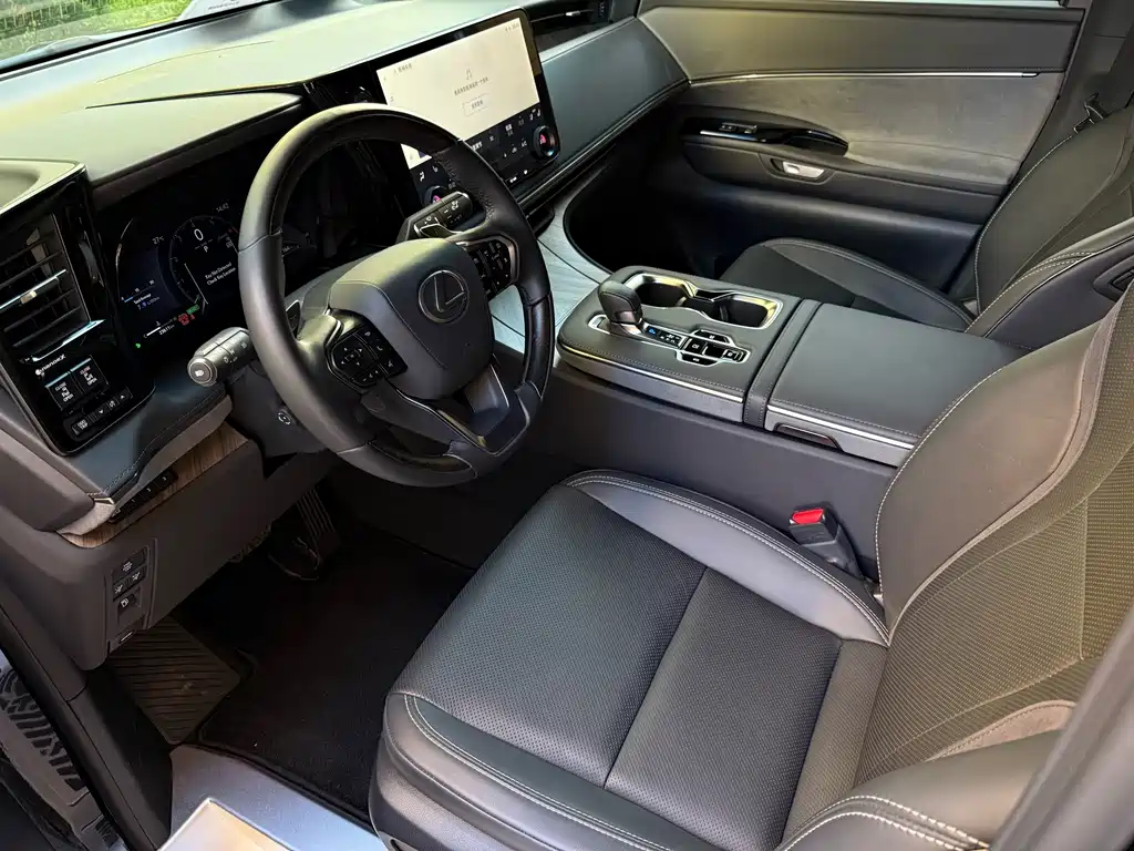 Lexus LM 2023 350h 7-Seat Junya Edition
