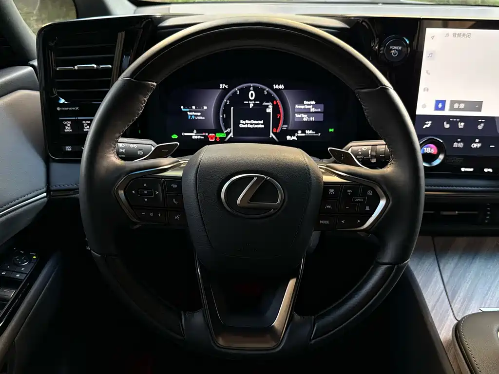 Lexus LM 2023 350h 7-Seat Junya Edition
