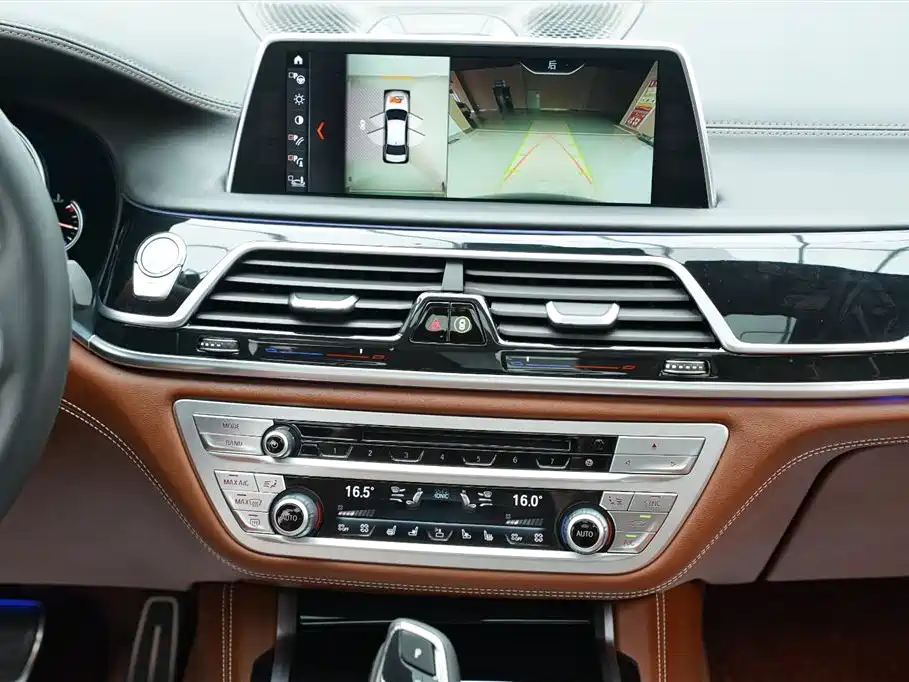 BMW 7 Series 2018 740Li xDrive Luxury Edition M Sport Package