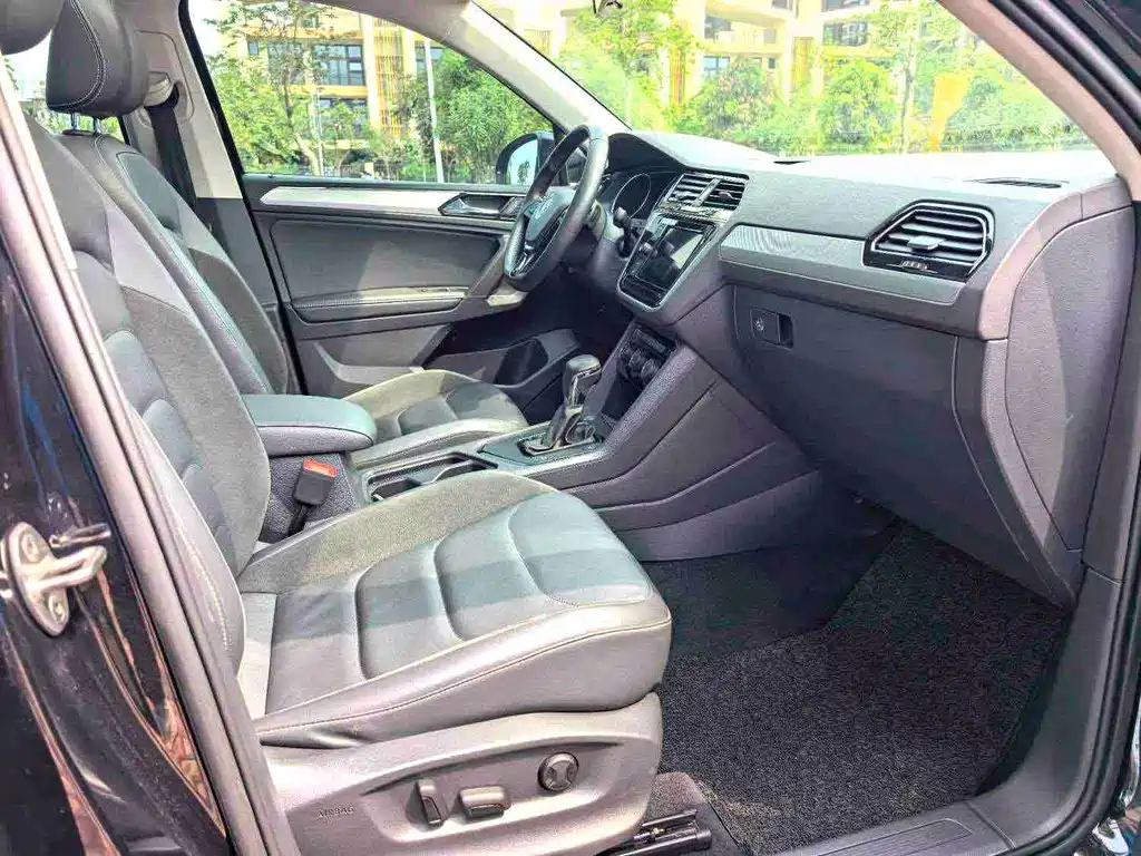Tiguan L 2019 330 TSI Automatic 2WD Panoramic Comfort Edition National VI