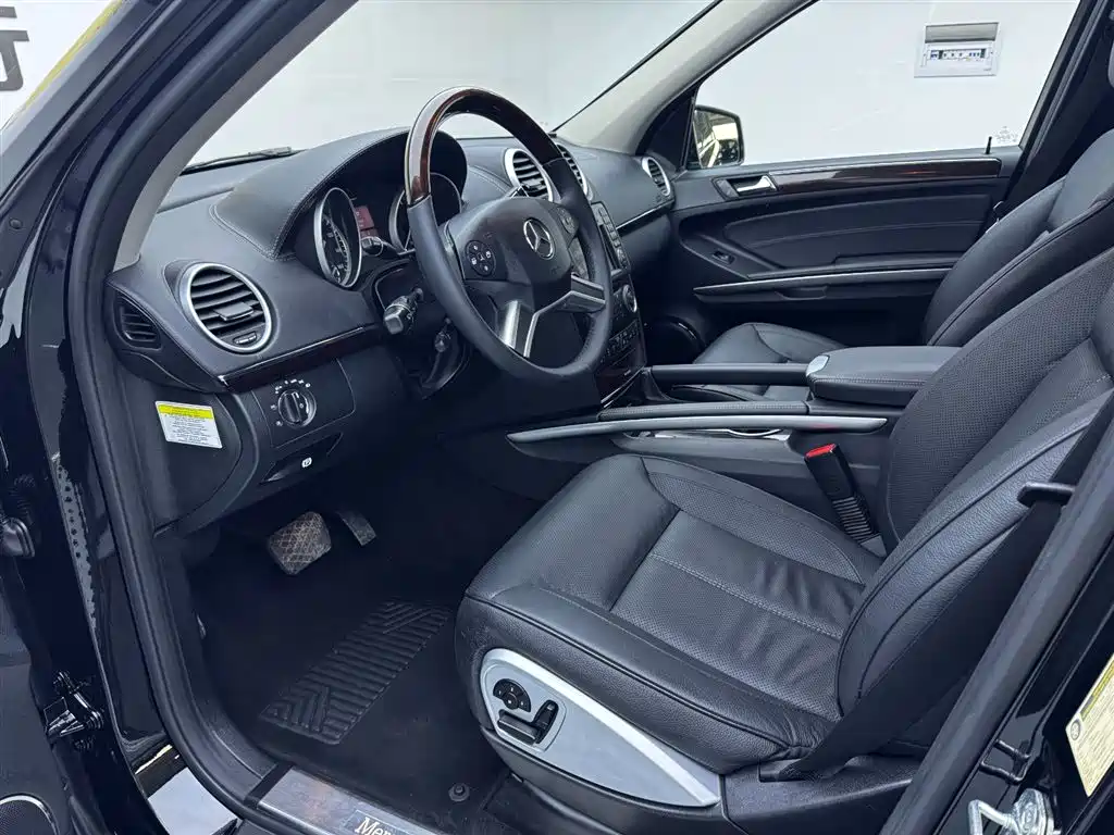 Mercedes-Benz GL Class 2010 GL 550 4MATIC US-spec