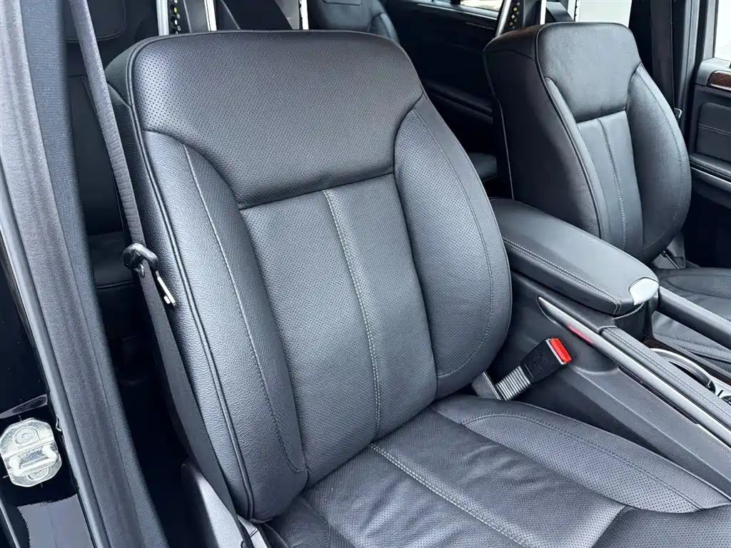 Mercedes-Benz GL Class 2010 GL 550 4MATIC US-spec