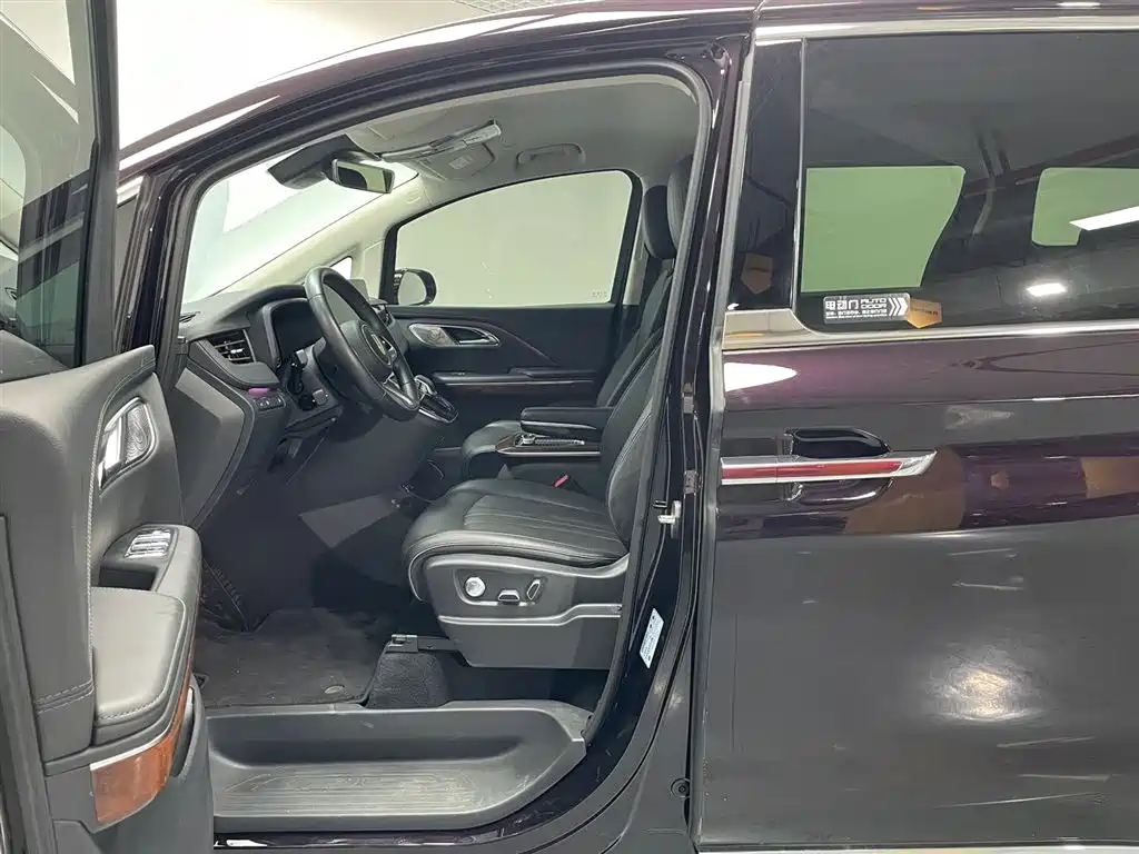 红旗HQ9 PHEV 2024 Edition 2.0T All-Wheel Drive Luxury Version