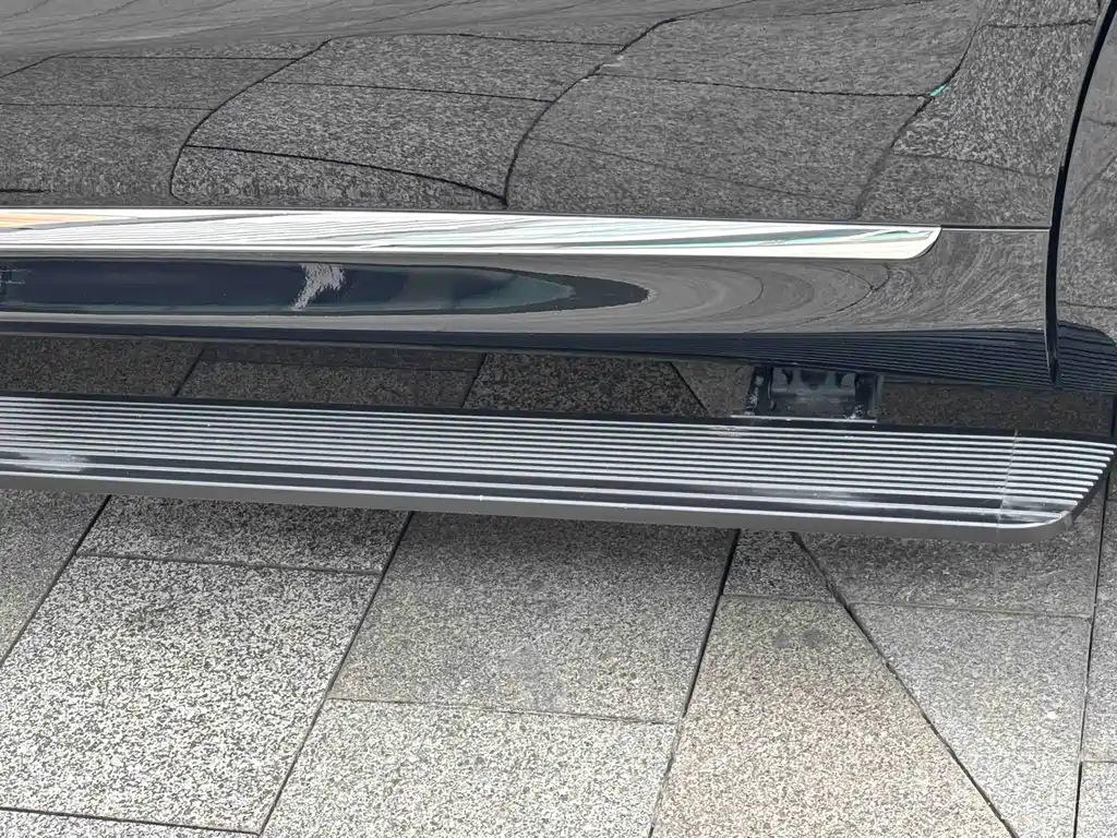 SUV M8 2025 Edition Range-Extended Ultra Version 53.4kWh 6-Seat Version 192-line LiDAR)