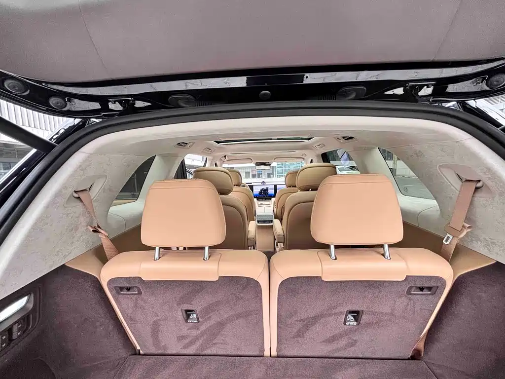 SUV M8 2025 Edition Range-Extended Ultra Version 53.4kWh 6-Seat Version 192-line LiDAR)