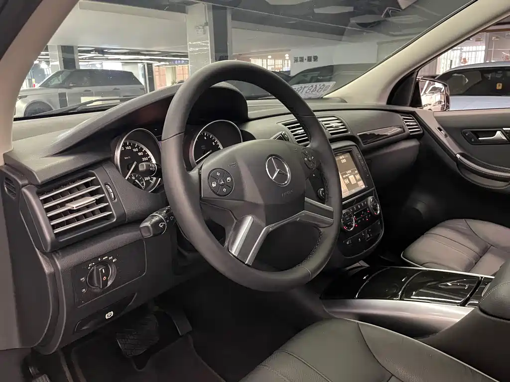 Mercedes-Benz R-Class 2017 R 320 4MATIC Business Edition Limited Edition