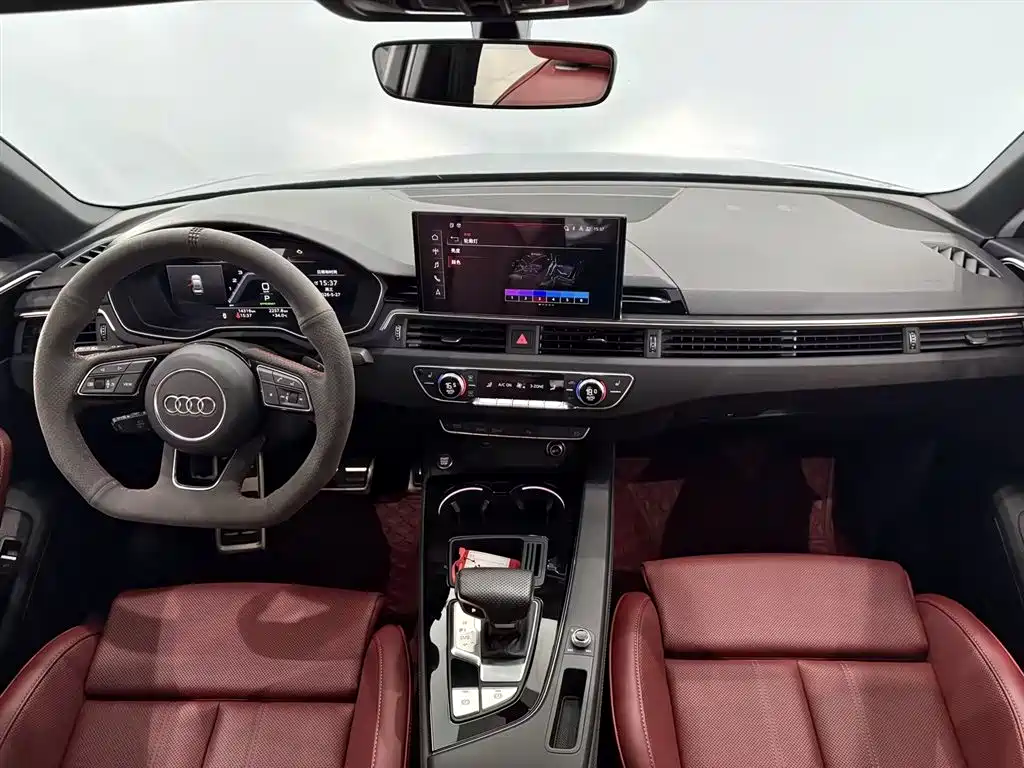Audi A4L 2024 40 TFSI Luxury Dynamic Edition