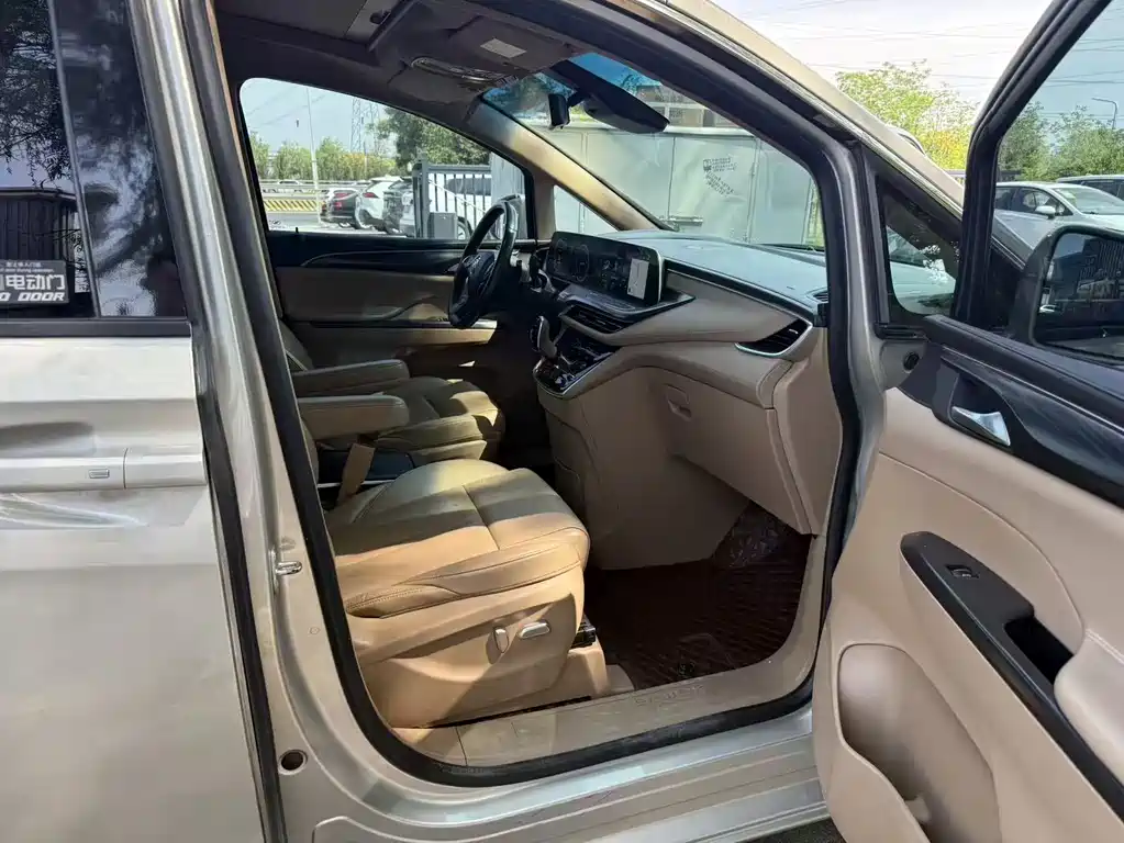 Buick GL8 2020 ES Luxury 653T