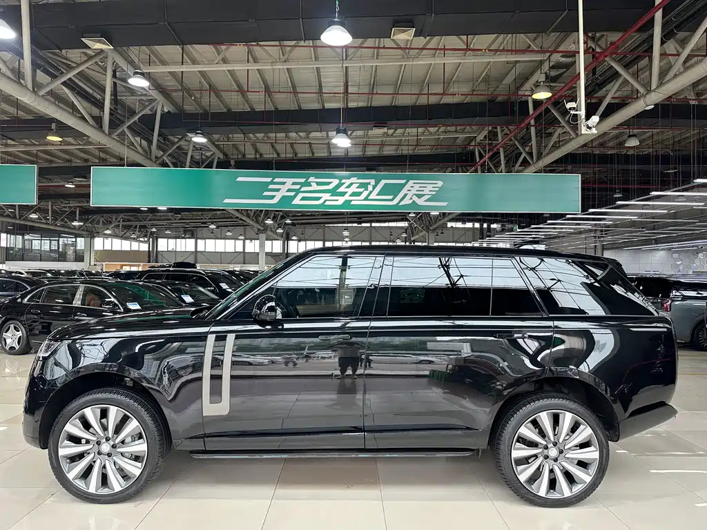 Range Rover 2025 Edition 3.0 L6 400PS Grand Extended Version