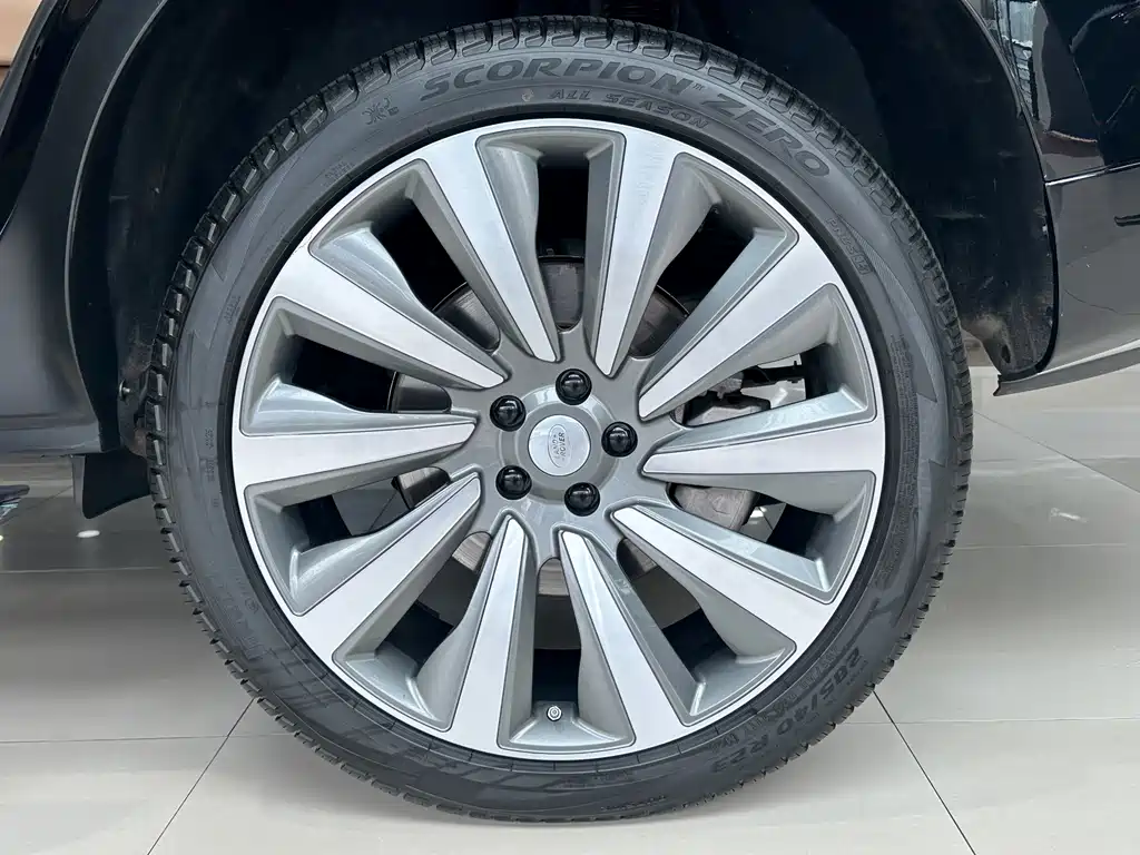 Range Rover 2025 Edition 3.0 L6 400PS Grand Extended Version