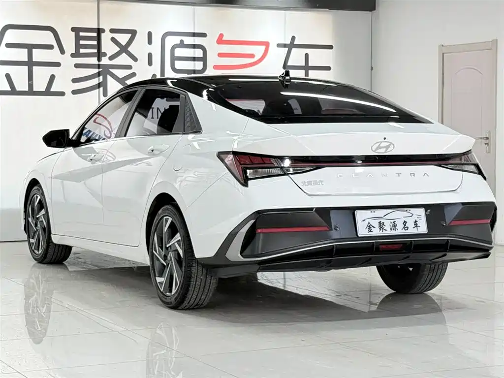 Elantra 2023 1.5L CVT LUX Prestige Edition