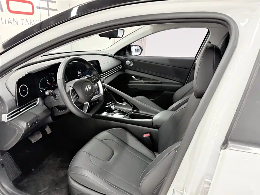 Elantra 2023 1.5L CVT LUX Prestige Edition