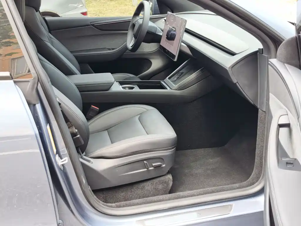 Model Y 2025 Rear-Wheel Drive Edition