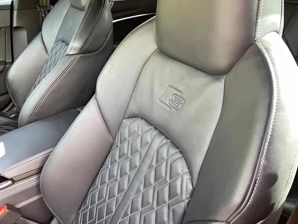 Audi A7 2023 55 TFSI quattro Premium trim