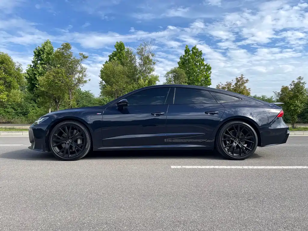 Audi A7 2023 55 TFSI quattro Premium trim