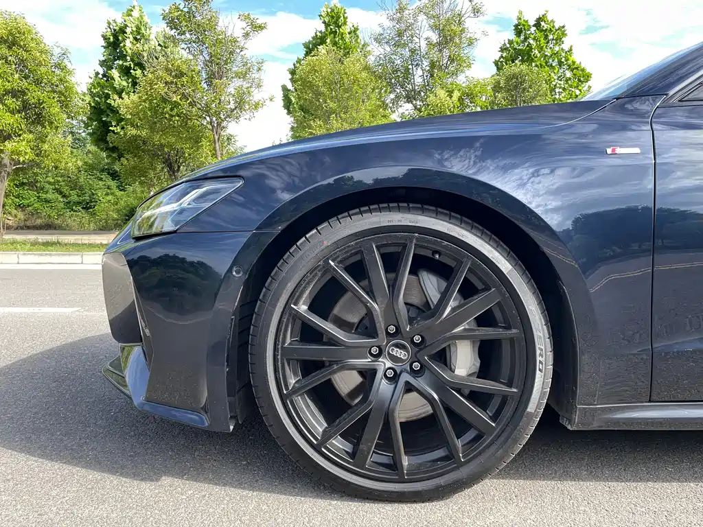 Audi A7 2023 55 TFSI quattro Premium trim