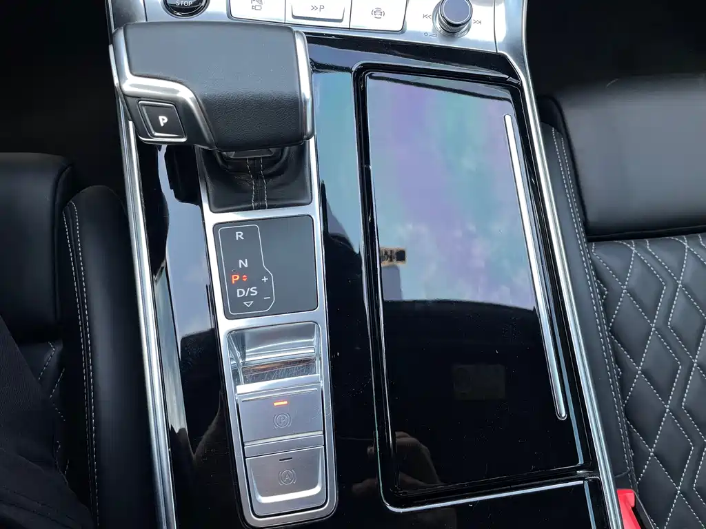 Audi A7 2023 55 TFSI quattro Premium trim