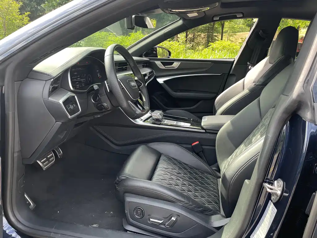 Audi A7 2023 55 TFSI quattro Premium trim