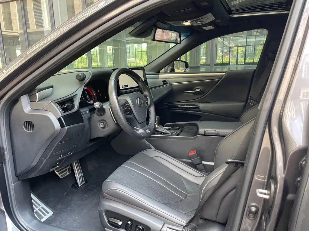 Lexus ES 2022 300h F SPORT