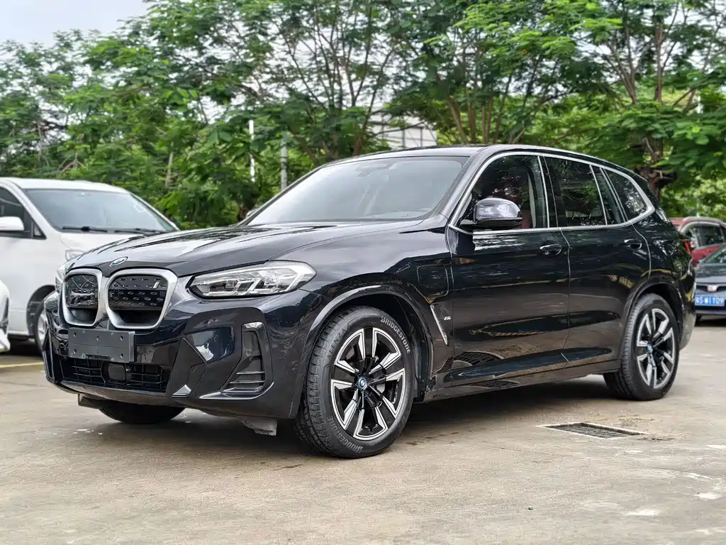 BMW iX3 2023 Leading Edition