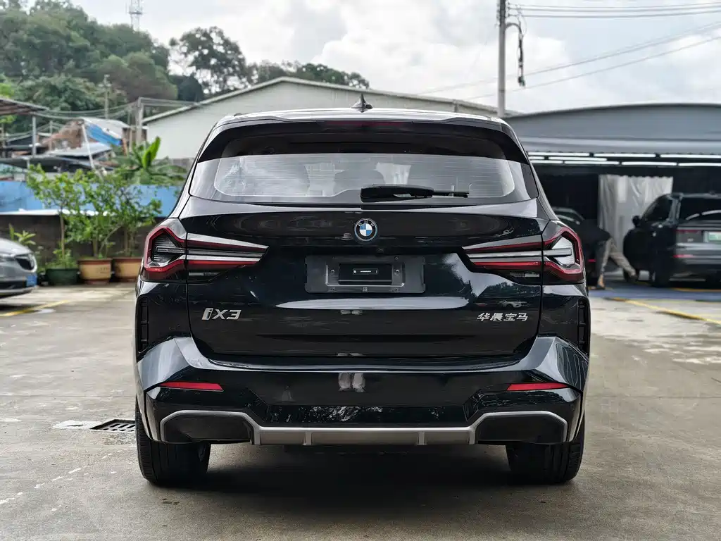 BMW iX3 2023 Leading Edition