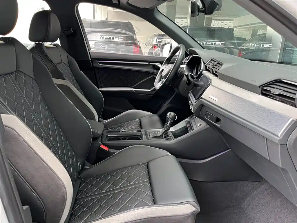 Audi Q3 2024 35 TFSI Fashion Elegance Edition