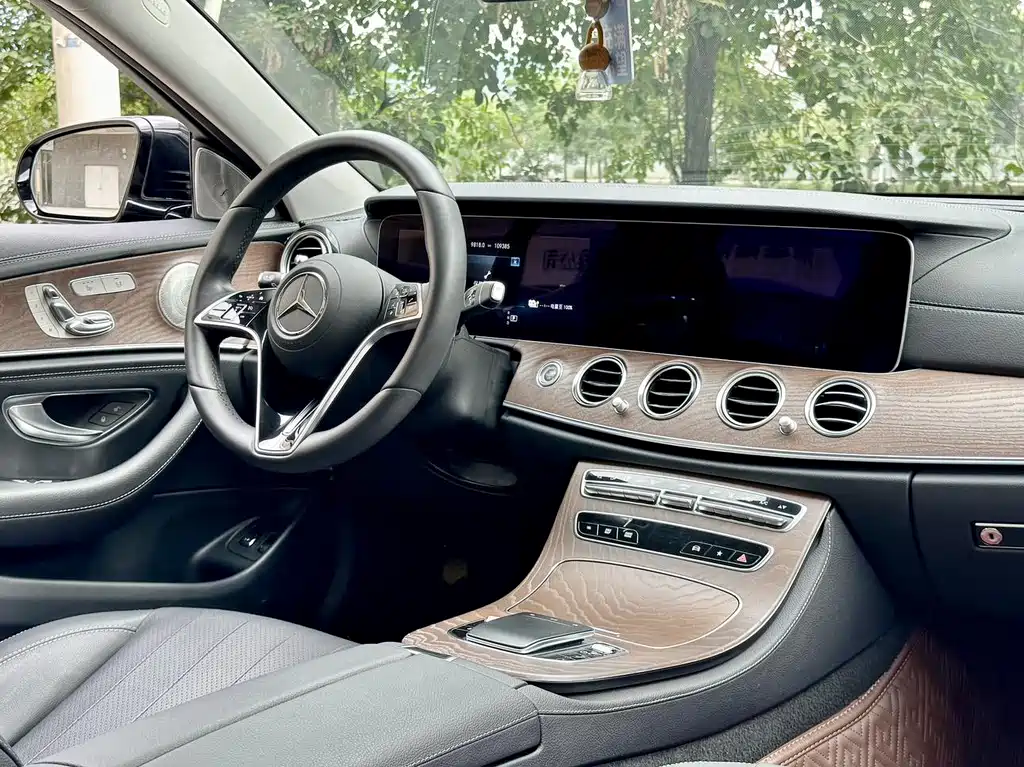 Mercedes-Benz E 350 e L Plug-in Hybrid Sedan 2021