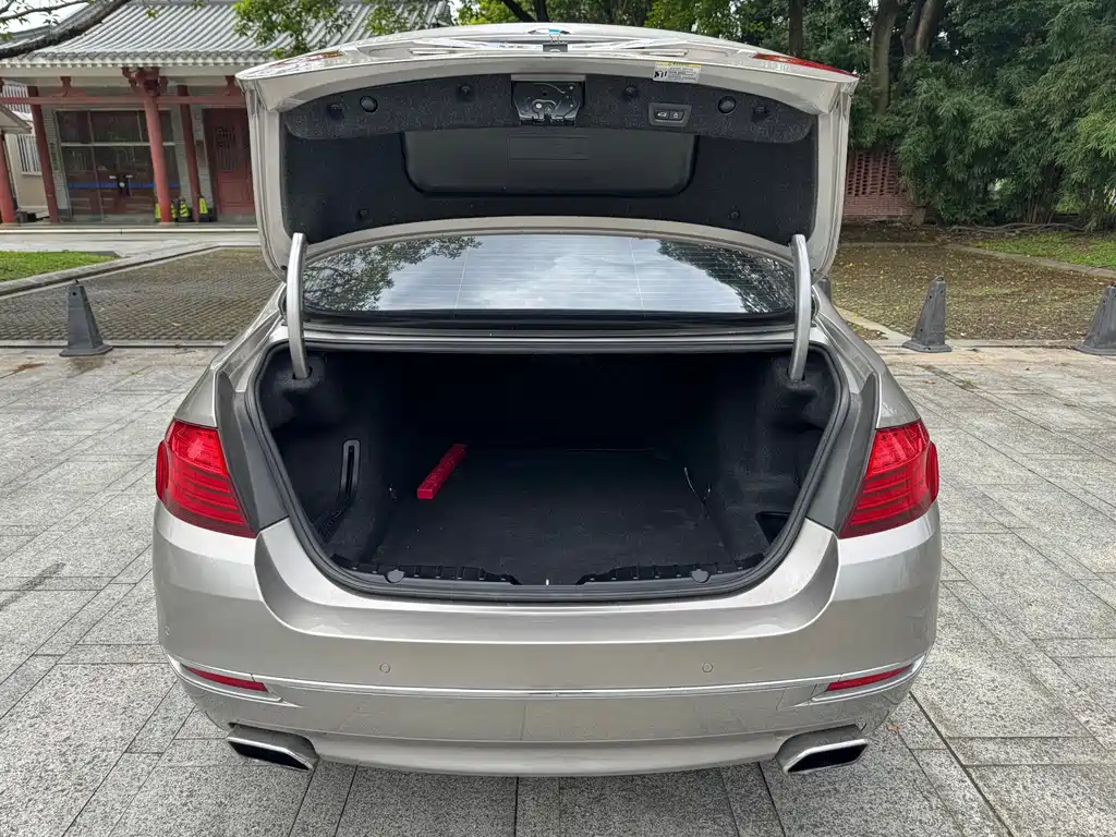 BMW 5 Series 2014 525Li Luxury Design Package