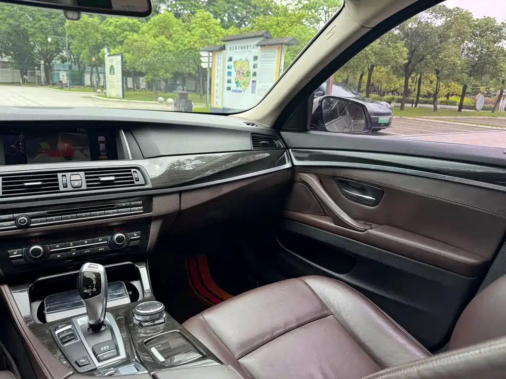 BMW 5 Series 2014 525Li Luxury Design Package