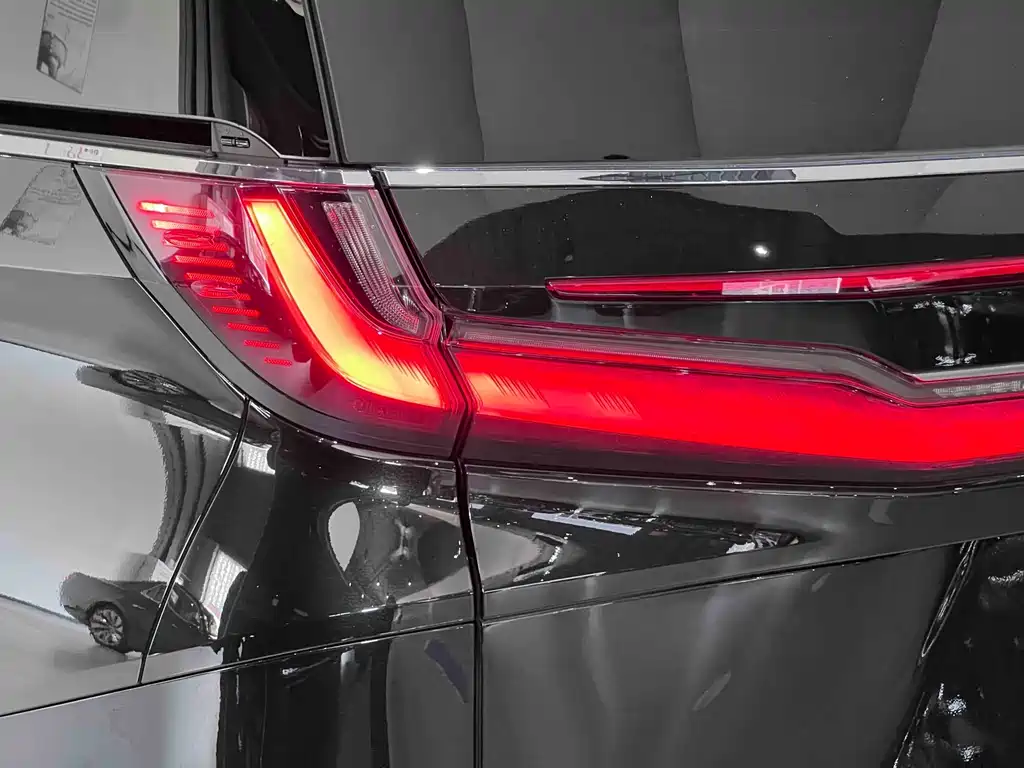 Lexus LM 2023 350h 7-Seat Grandeur Edition