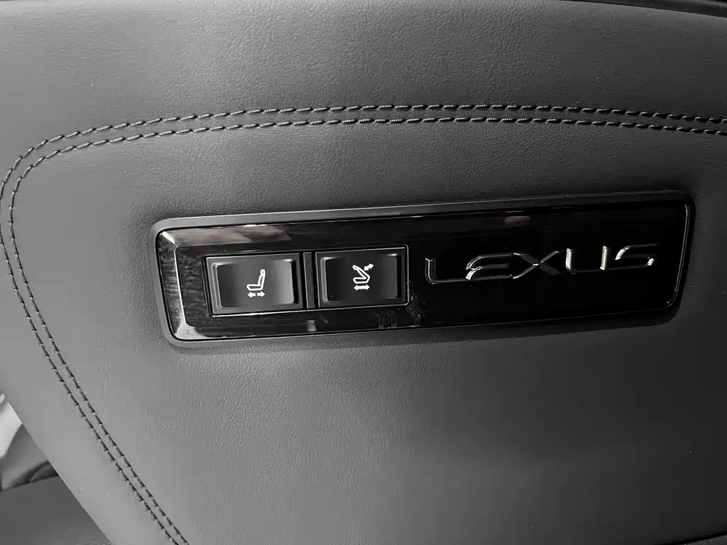 Lexus LM 2023 350h 7-Seat Grandeur Edition