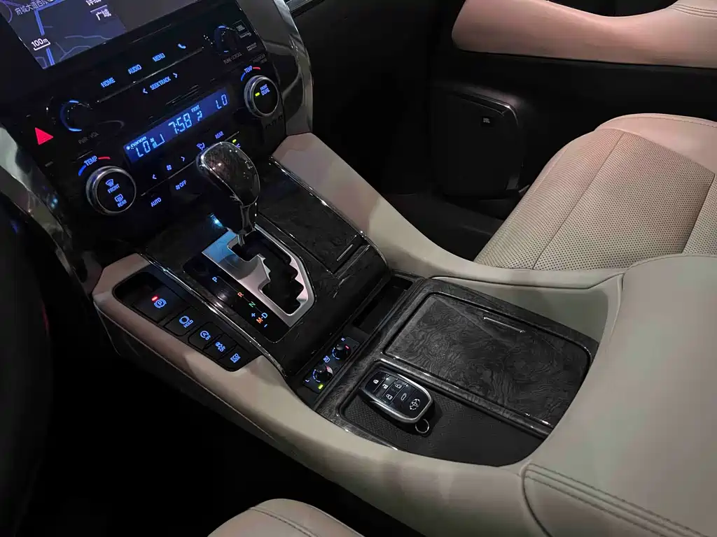 Alphard 2018款 改款 3.5L 豪华版