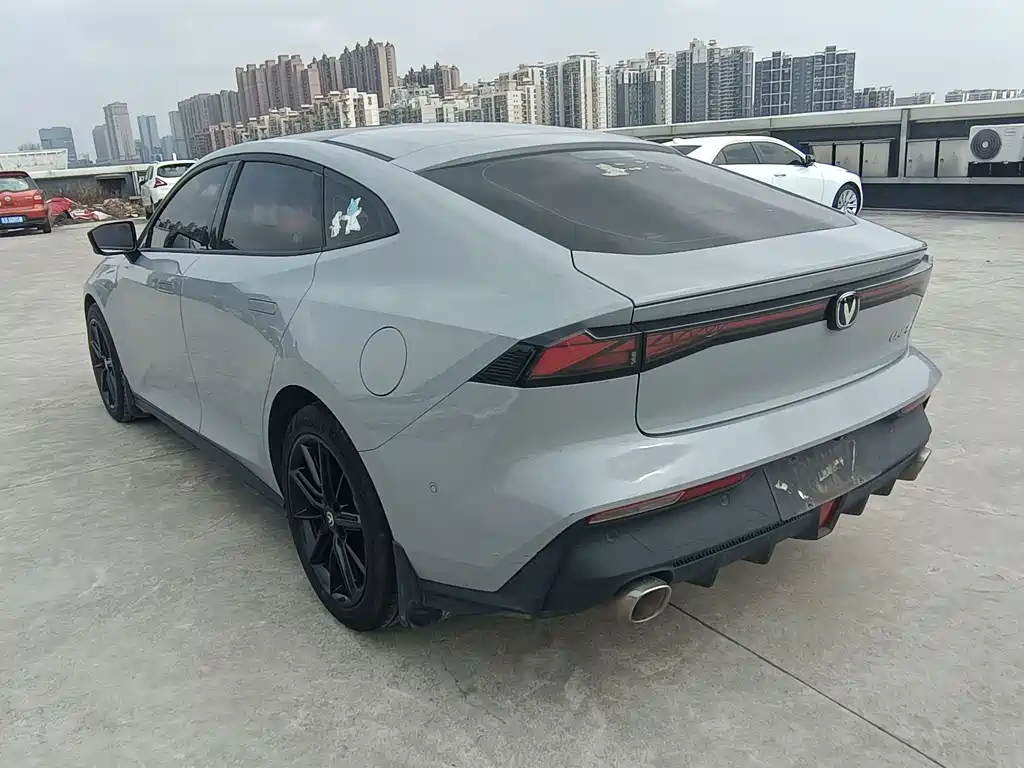 Changan UNI-V 2022 Model 1.5T Sports Edition