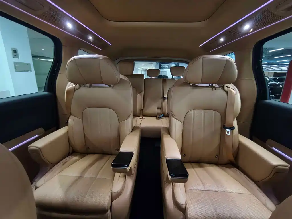 Dreams Maker 2025款 PHEV All-Wheel Drive Prestige Kunpeng Edition