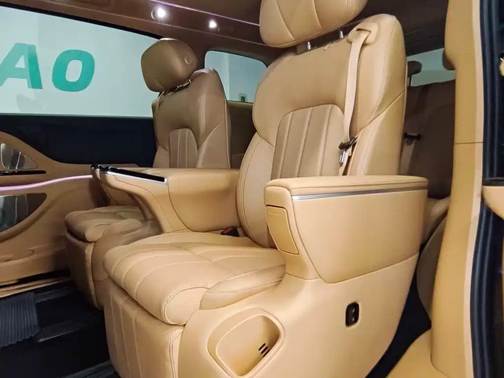 Dreams Maker 2025款 PHEV All-Wheel Drive Prestige Kunpeng Edition