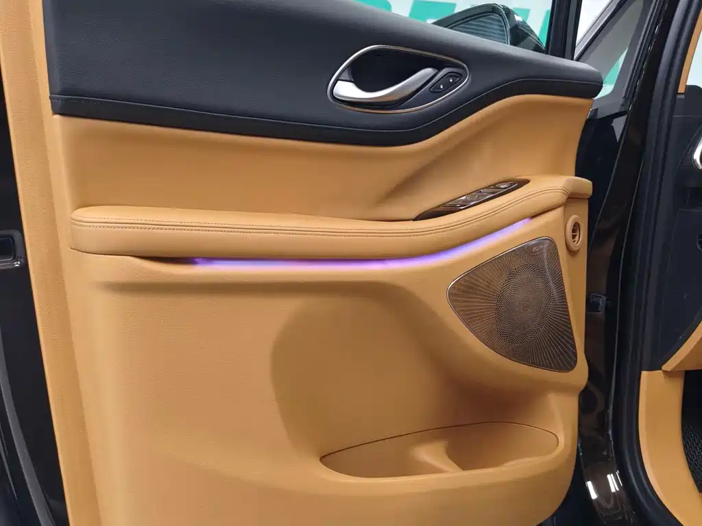 Dreams Maker 2025款 PHEV All-Wheel Drive Prestige Kunpeng Edition