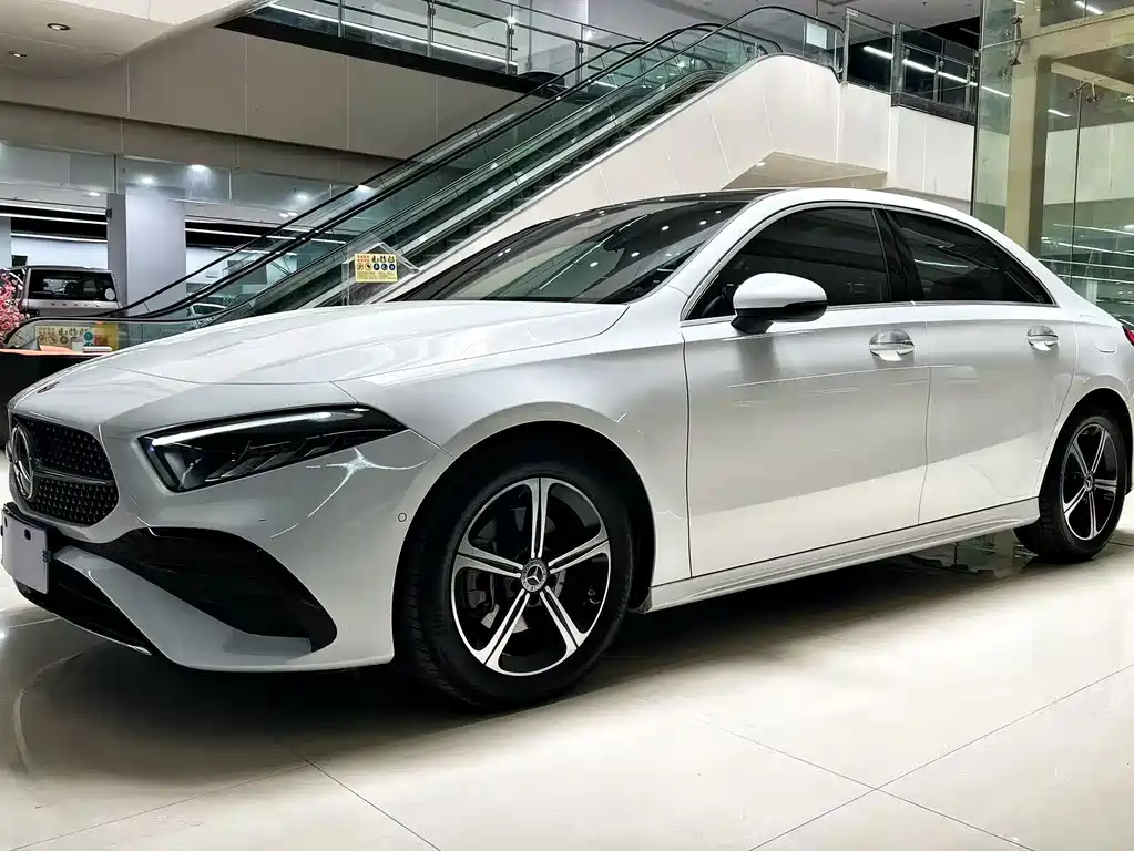 Mercedes-Benz A 200 L 2025 Fashion Edition