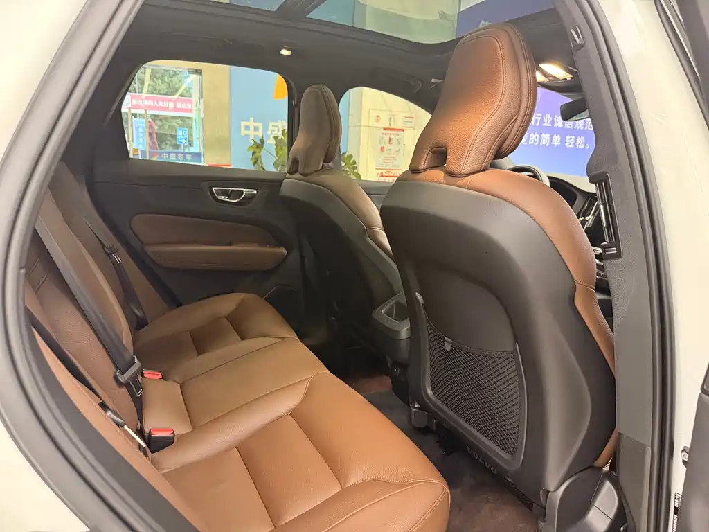 Volvo XC60 2022 B5 AWD Intelligent Comfort Luxury Edition