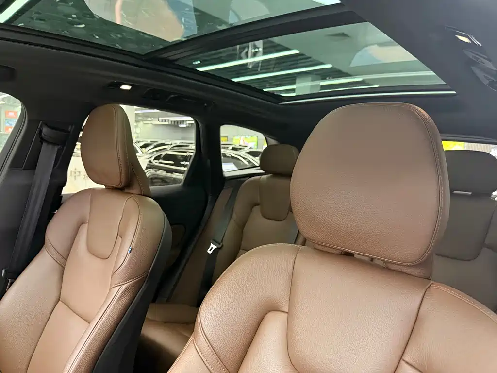 Volvo XC60 2022 B5 AWD Intelligent Comfort Luxury Edition