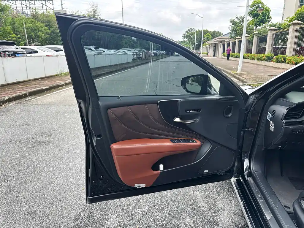 Lexus LS 2018 500h Executive Edition National VI