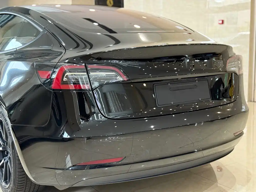 Model 3 Long Range All-Wheel Drive 2019 Import Edition
