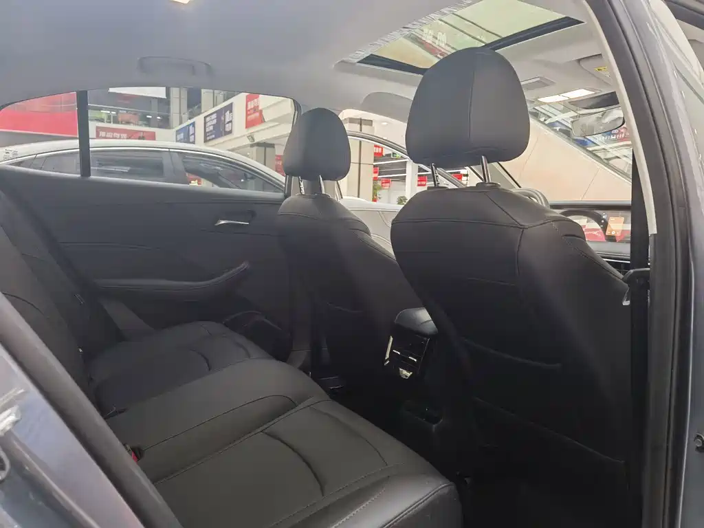 Roewe i5 2023 Model 1.5L CVT Luxury Edition