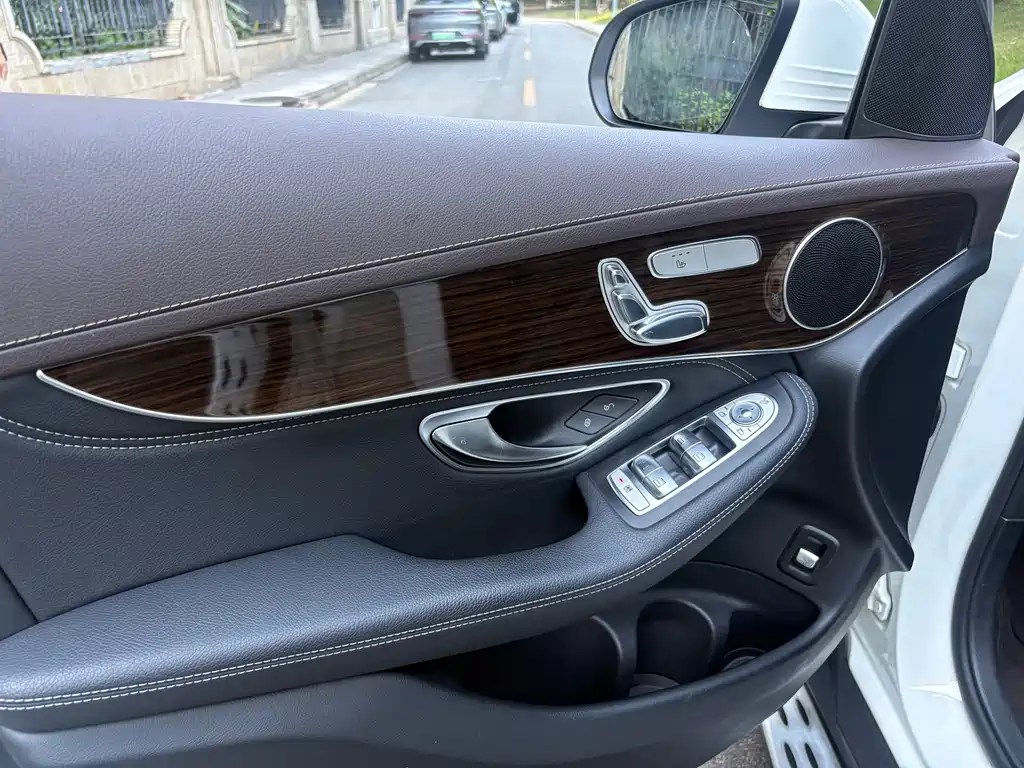 Mercedes GLC 2017 GLC 260 4MATIC Luxury Edition