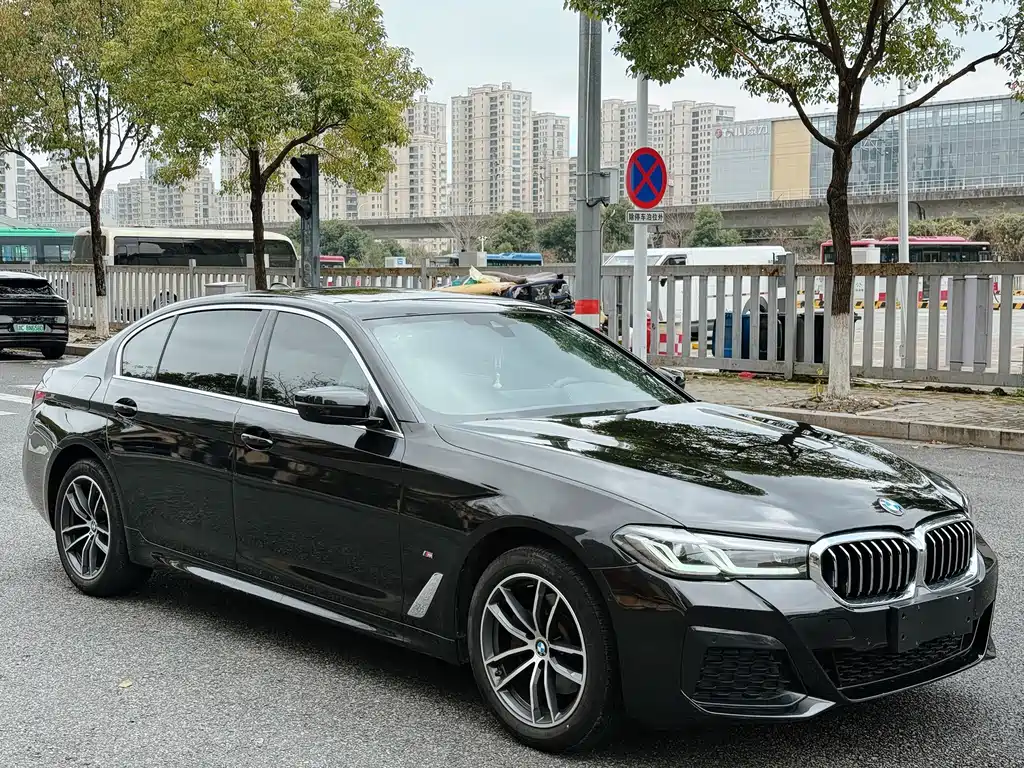BMW 5 Series 2022 525Li M Sport Package