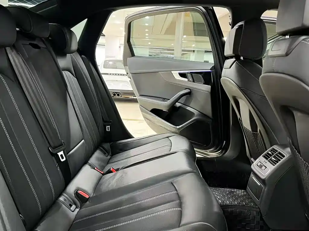 Audi A4L 2023 40 TFSI Luxury Dynamic Edition