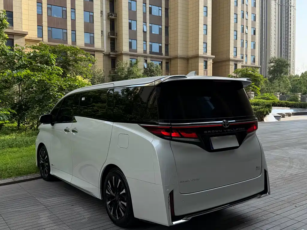 2024 Crown Hybrid 2.5L Prestige Edition