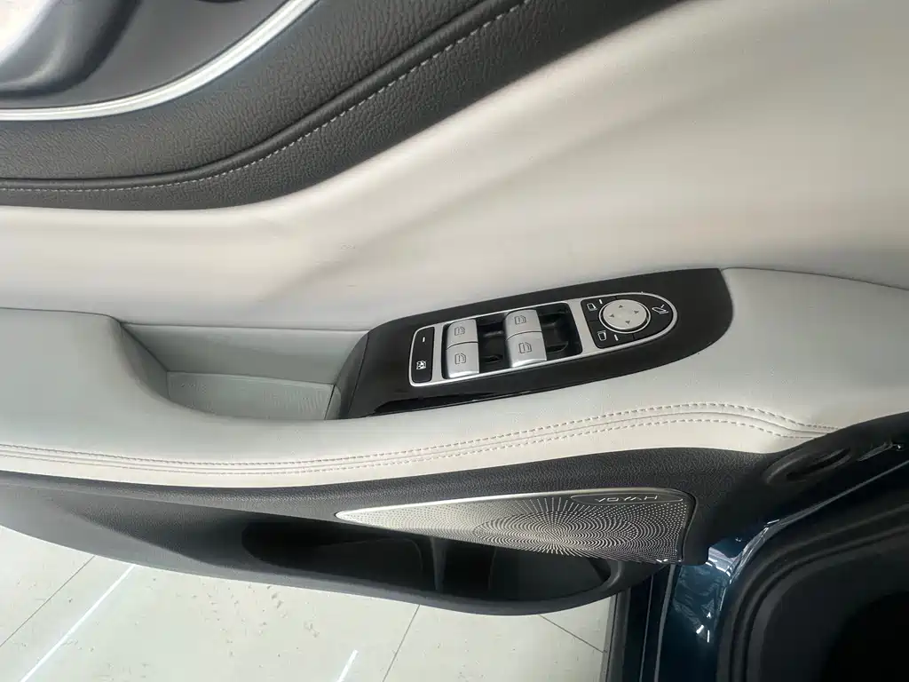 Dreamer 2025 PHEV Four-Wheel Drive Flagship Kunpeng Edition