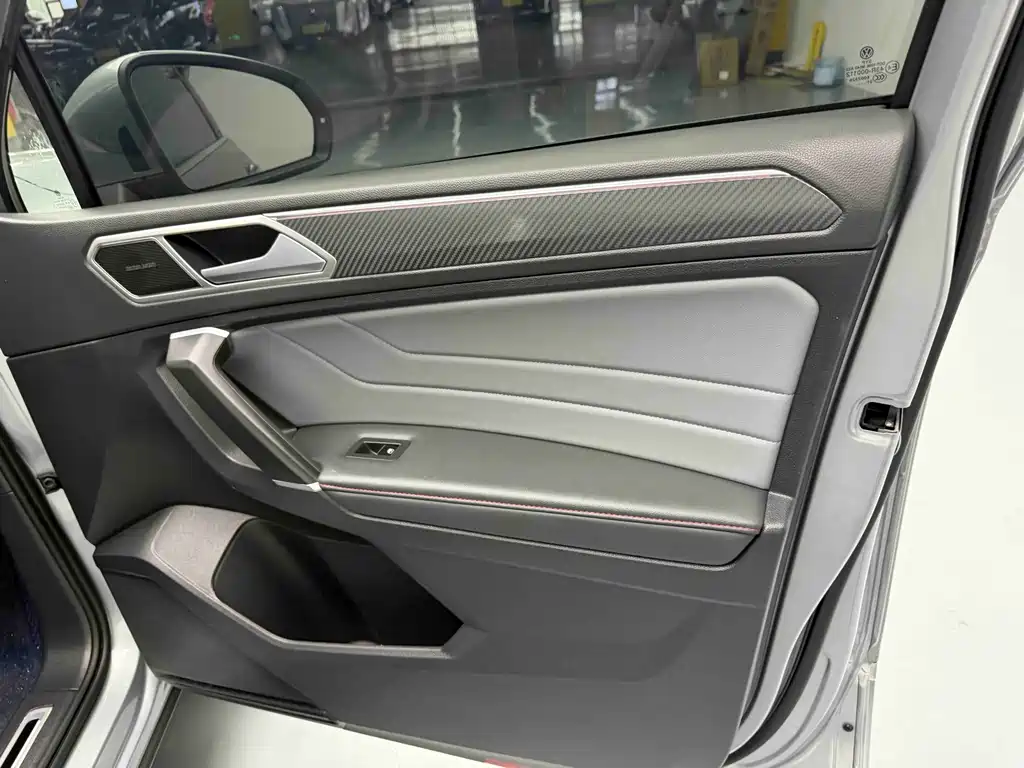 Tiguan L 2022 330 TSI Automatic 2WD R-Line Flagship Edition