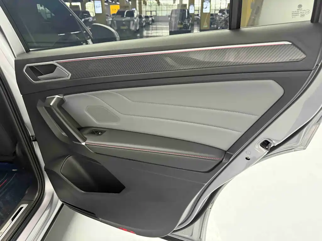 Tiguan L 2022 330 TSI Automatic 2WD R-Line Flagship Edition